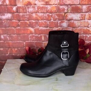 Clarks Black Leather and Suede Ellis Twist Comfortable Ankle Booties Size 7